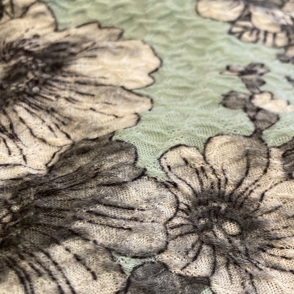 Wet Seal Seafoam Cropped Floral Tank Top with Open Back Crisscross Detail - Picture 3 of 5